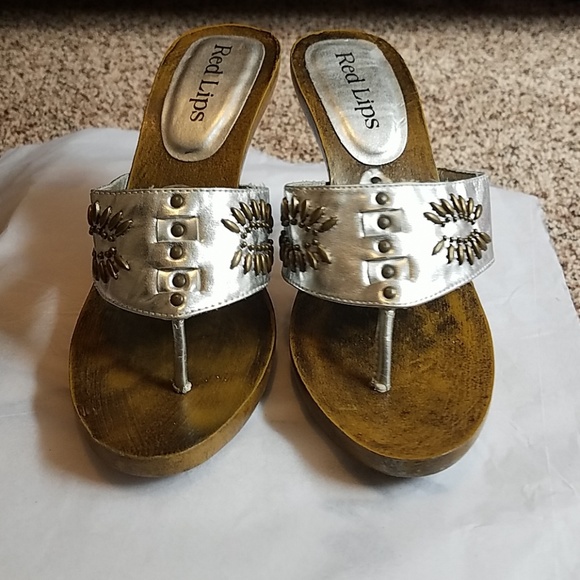 Red Lips Wooden Sandal - Picture 4 of 5